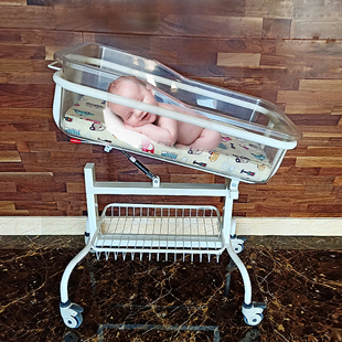 新款 月子中心婴儿床推车防吐奶新生小床产科护理床abs医用婴儿车
