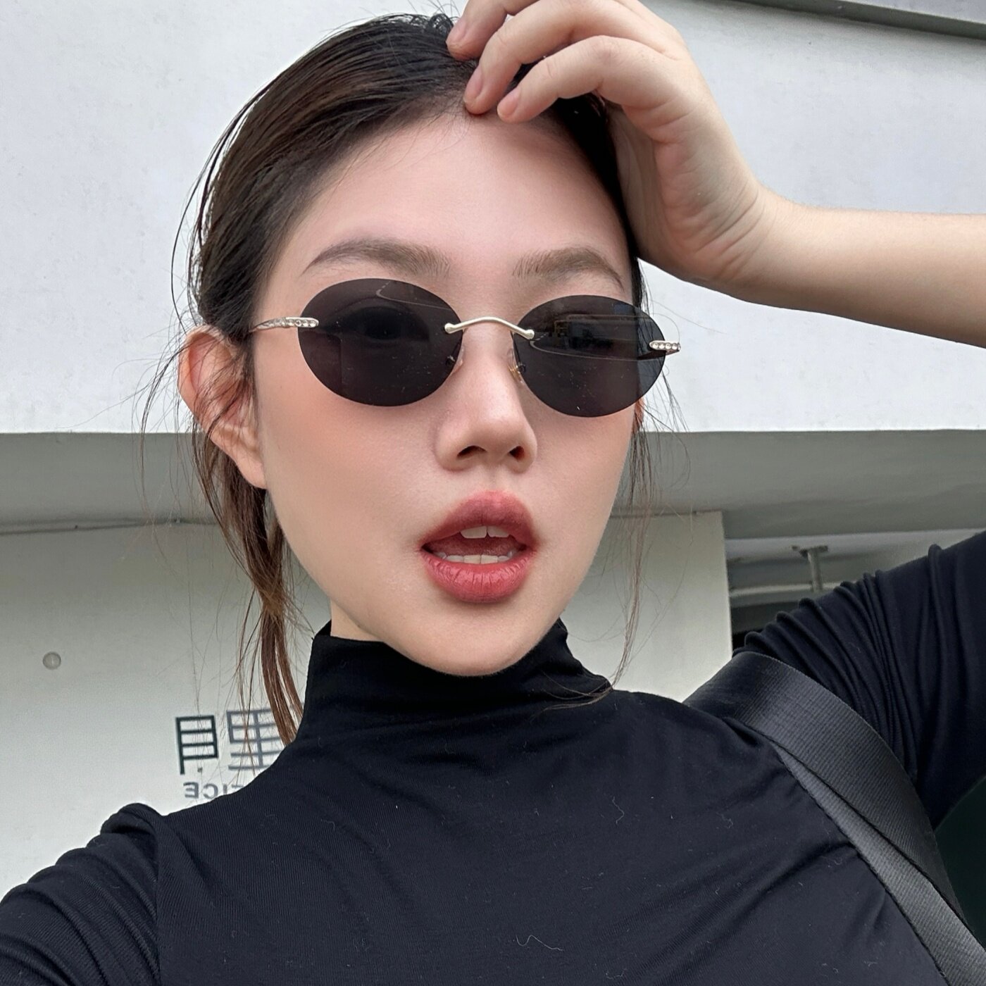 复古无框圆形镶钻黑色墨镜韩女高级感欧美辣妹风太阳眼镜2026新款