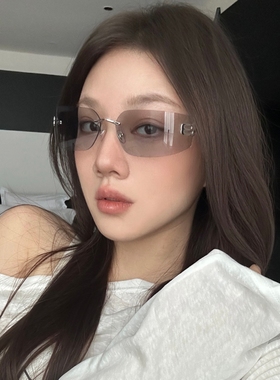 欧美辣妹风曲面大框透灰色墨镜女