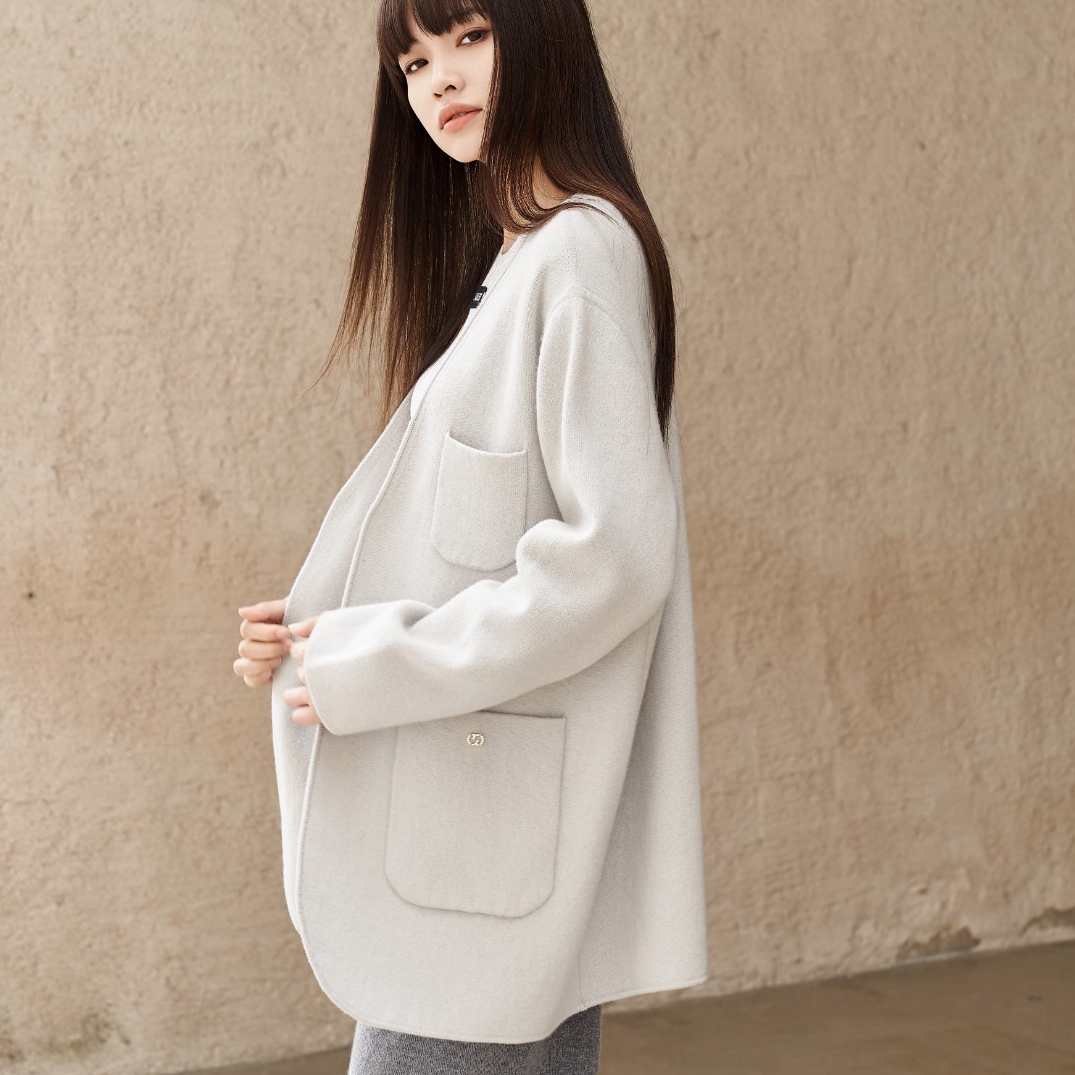 CHESTER CHARLES 2023冬女款利落有型双面呢效果针织开衫香港代购