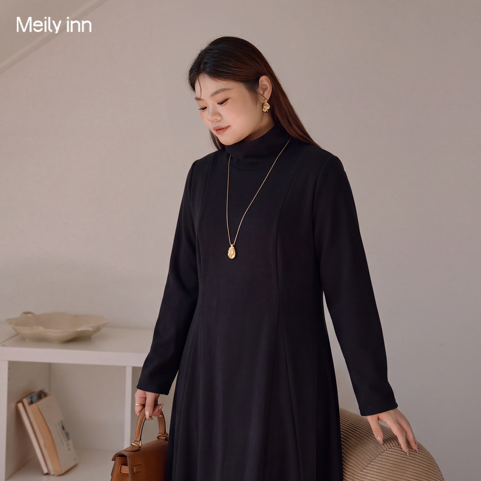 美丽客栈高端大码针织大摆连衣裙胖mm遮肚巨显瘦秋冬加绒小黑裙子