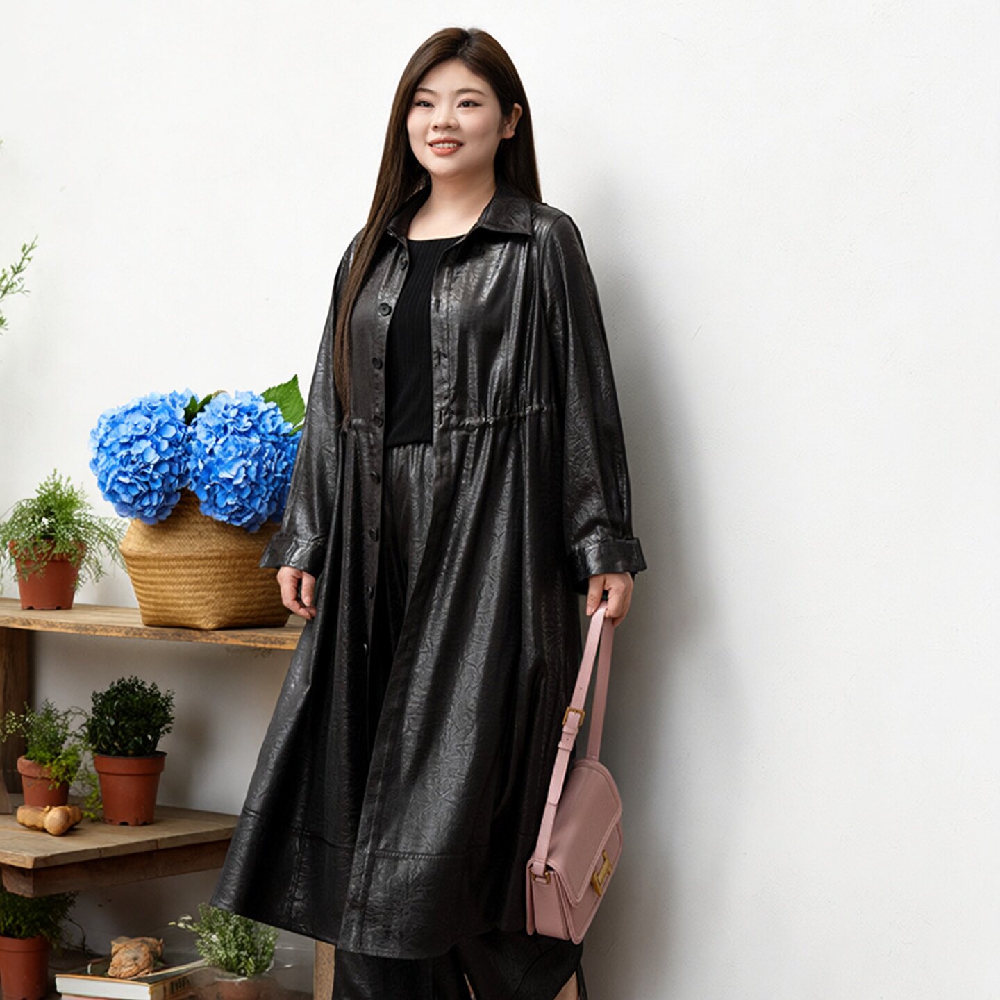 美丽客栈原创高端大码女装胖mm200斤加肥加大龟裂纹缎面涂层风衣