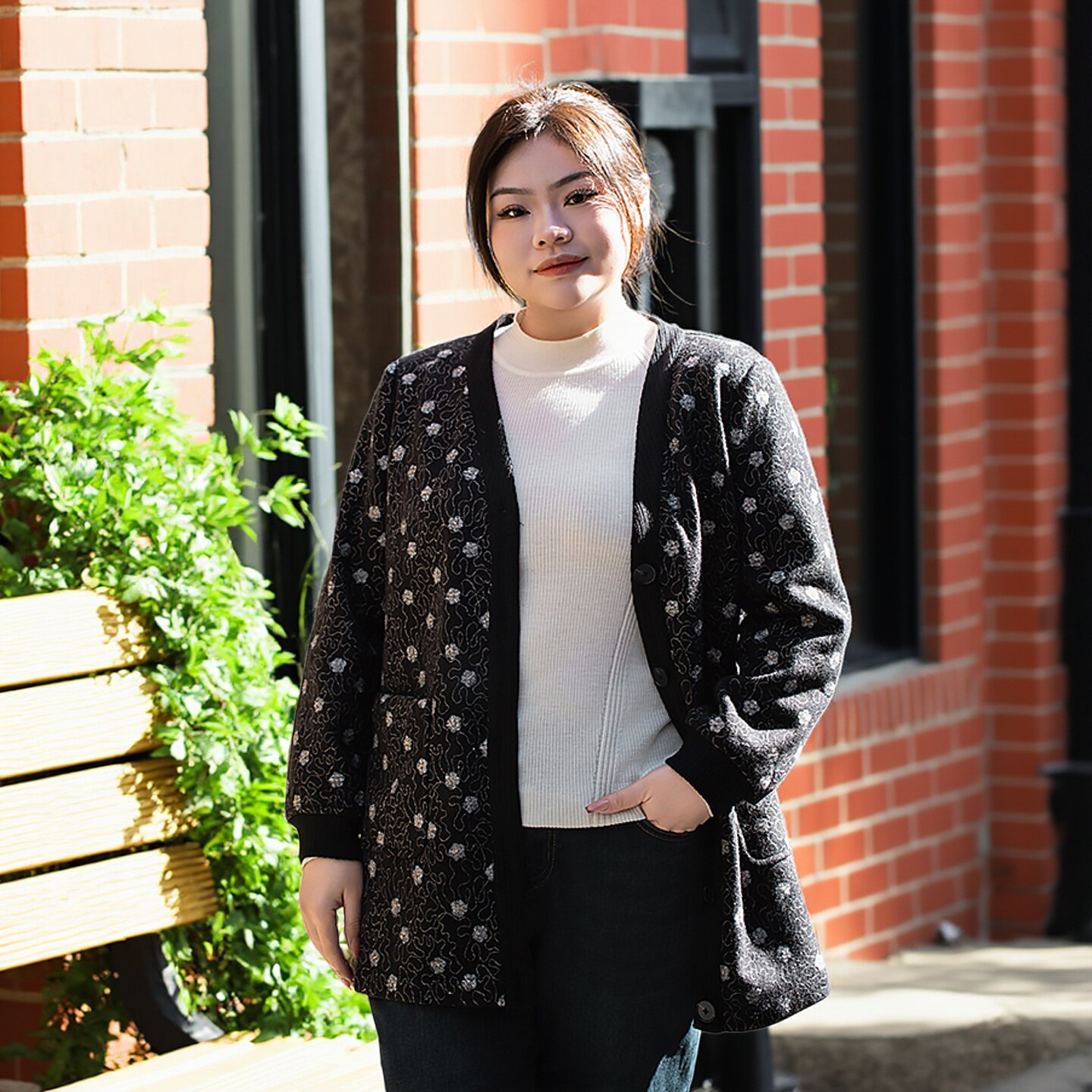 美丽客栈浮尘往事外套女大码胖mm春款 宽松V领两色小绣花针织开衫