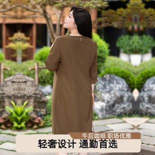 美丽客栈午后咖啡连衣裙秋高级感显瘦大码女装轻奢极简通勤连衣裙