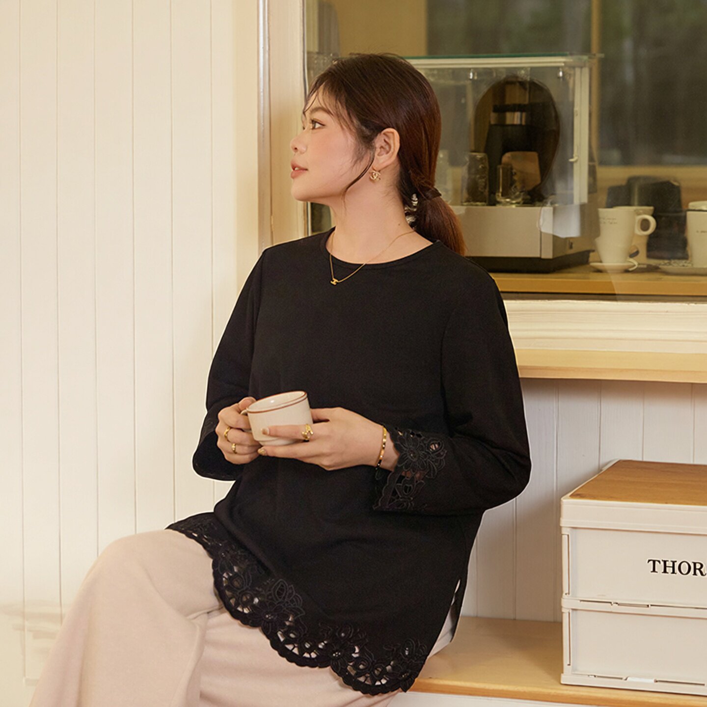 美丽客栈高端大码女装独特漂亮打底衫胖mm遮肚子显瘦正肩长袖上衣