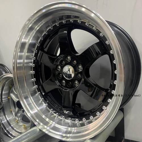 汽车改装轮廓轮毂RAYS增加稳定性