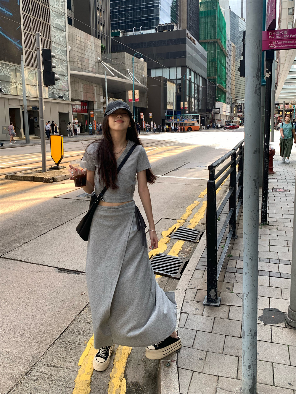 荒荒家灰色绑带套装裙女图片