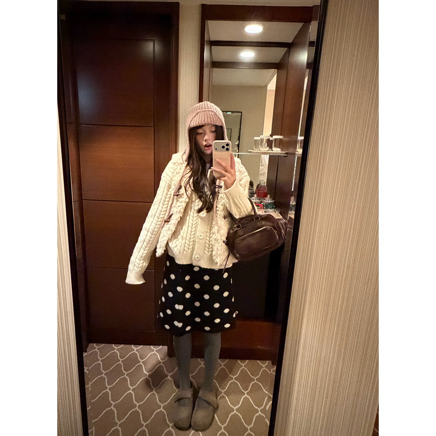 荒荒家 翻领麻花毛衣2025冬季新款宽松慵懒休闲米白色针织开衫女