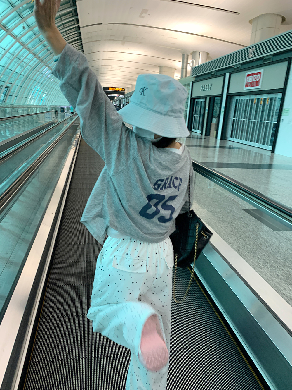 荒荒家撞色数字印花针织开衫