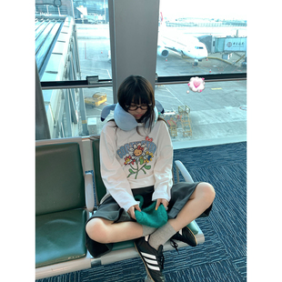 T2026春秋新款 白色减龄小众套头上衣女 小花英文印花长袖 荒荒家
