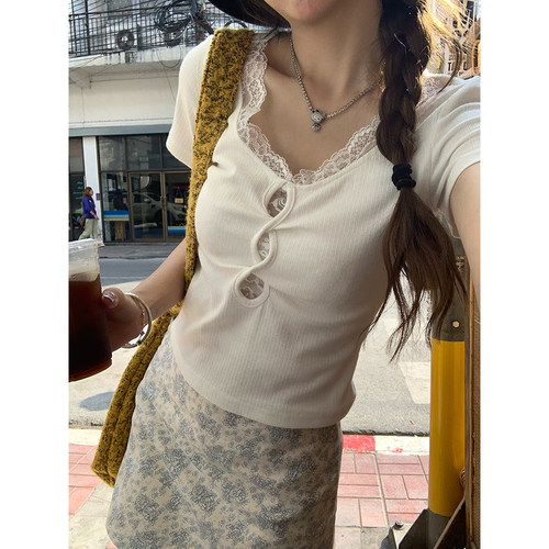 荒荒家蕾丝镂空短袖2026春夏新款白色法式复古设计高级小V领T恤女