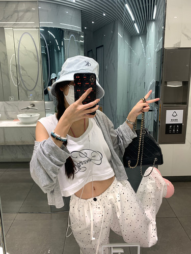 荒荒家字母印花短款宽松背心