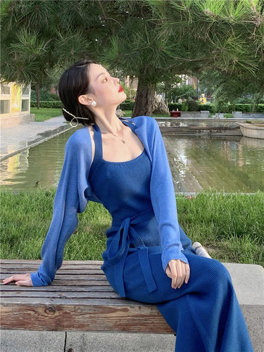 港风针织连衣裙女2026春夏显瘦挂脖背心开叉裙防晒开衫披肩两件套