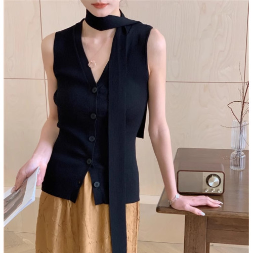 高级感时尚百搭v领飘带针织马甲背心女春单排扣修身显瘦挂脖上衣
