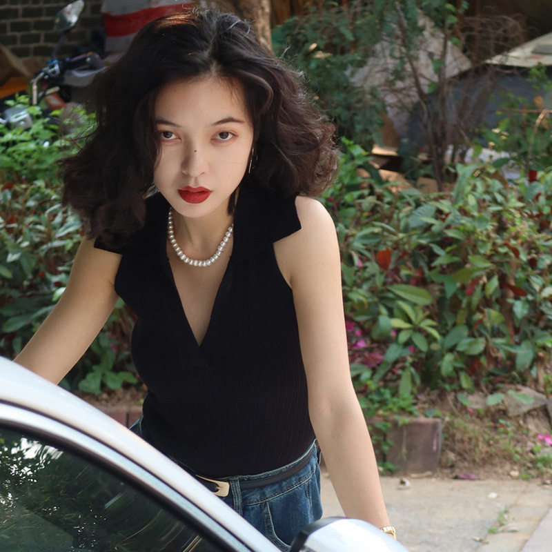 翻领无袖上衣女2025夏季高级感小众修身T恤甜辣挂脖v领针织小背心
