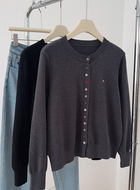 IMCC小众小马刺绣彩扣针织开衫女春圆领长袖软糯舒适毛衣外套