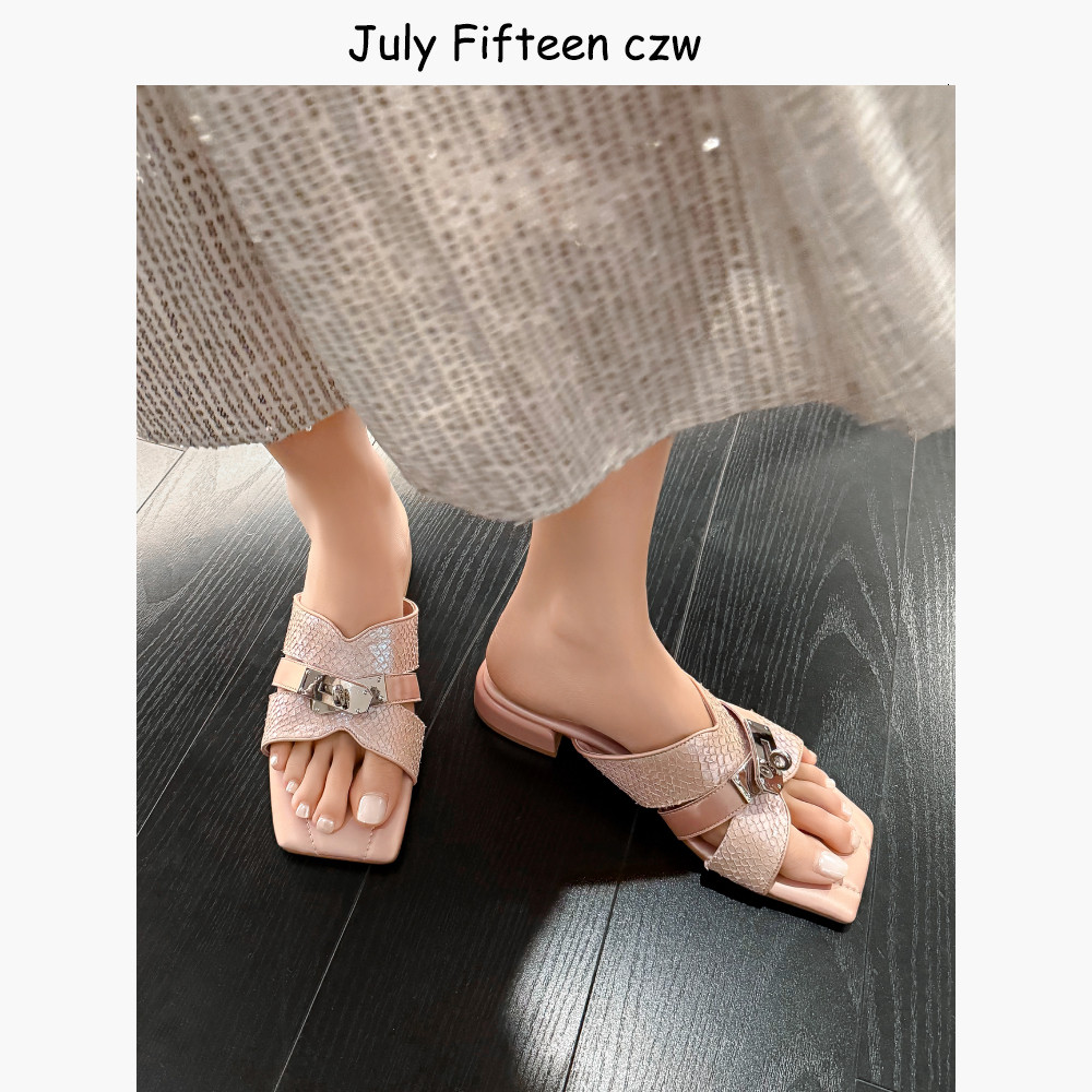 珍珠鱼皮韩版气质方头粗跟一字拖女2026夏季新款锁扣百搭凉拖鞋