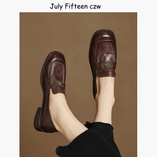 单鞋 女圆头低跟一脚蹬英伦小皮鞋 头层牛皮山茶花扣乐福鞋 2026新款