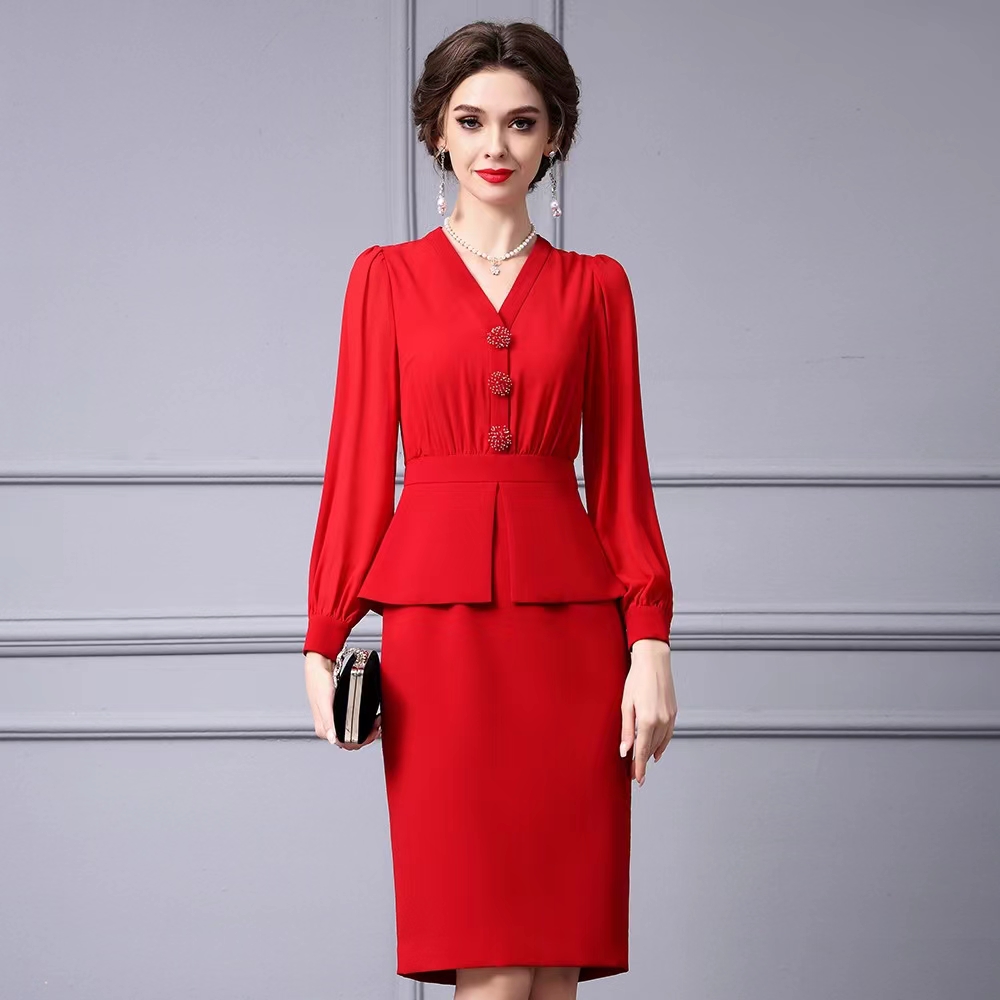 红色喜庆裙子2023秋高档品牌重工钻扣女人味长袖假两件包臀连衣裙