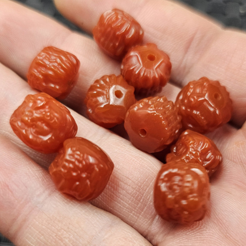 南红色玛瑙醒狮路路通玉石散珠