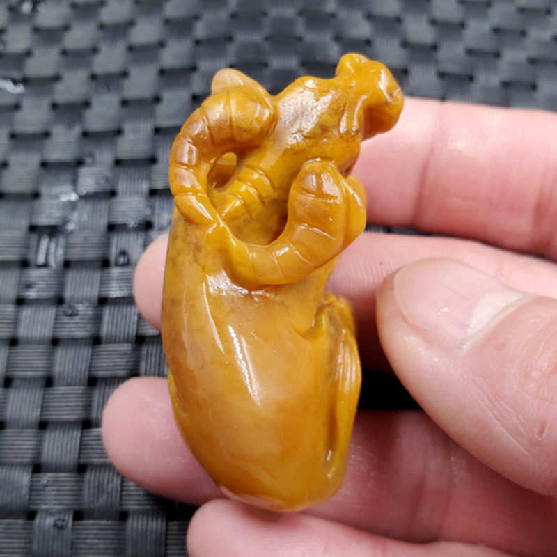 实物拍照天然玉石黄龙玉生肖牛挂件手工雕刻立体牛挂件玉牛玉坠