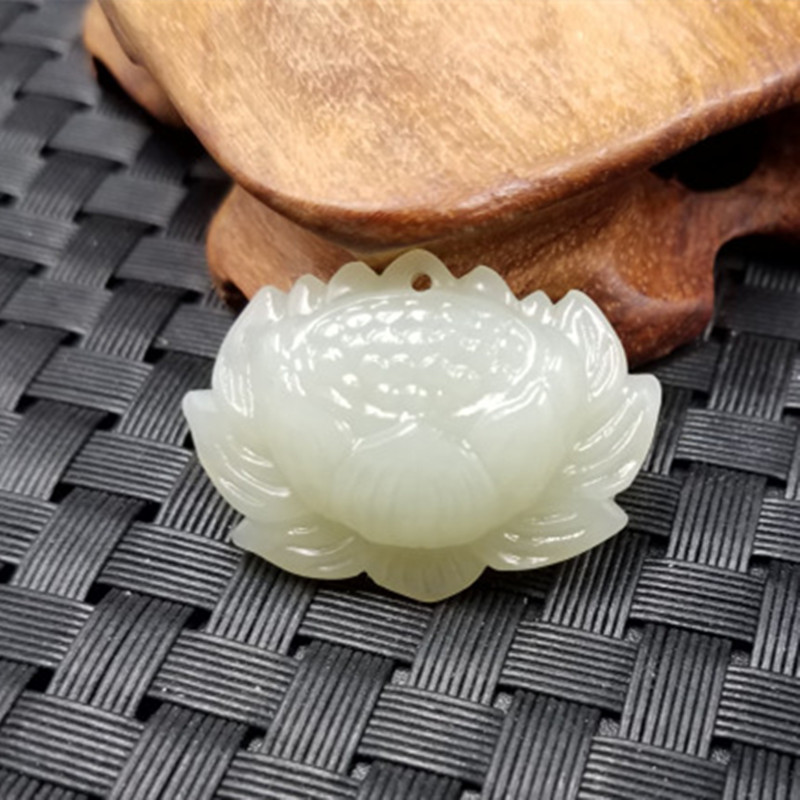 高档精美天然玉石a货和田玉莲花挂件白玉雪莲花吊坠玉莲花玉坠