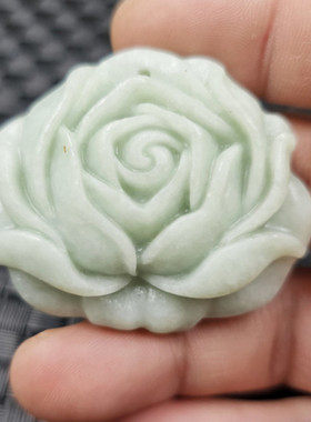 贵州翠玫瑰花玉石挂件豆绿色
