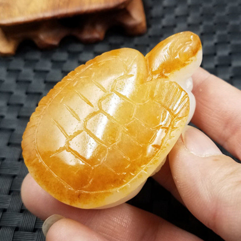 实物拍照天然玉石新疆白玉长寿龟挂件白玉黄皮乌龟吊坠手把件手玩