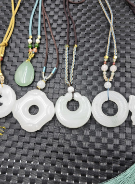 新疆和田白玉金丝玉悟道玉石挂件白玉蝴蝶九尾狐吊坠天山翠把把壶