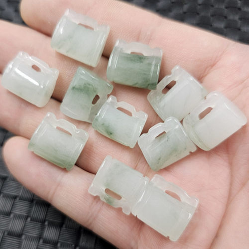 天山翠小锁玉石挂件翠玉飘花