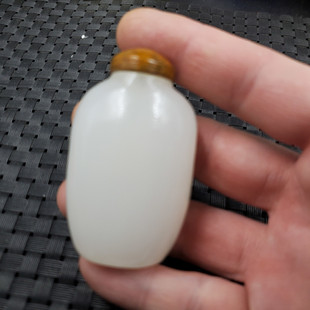 玉石把件新疆和田白玉鼻烟壶手把件方解石玉鼻烟壶手玩件玉把件