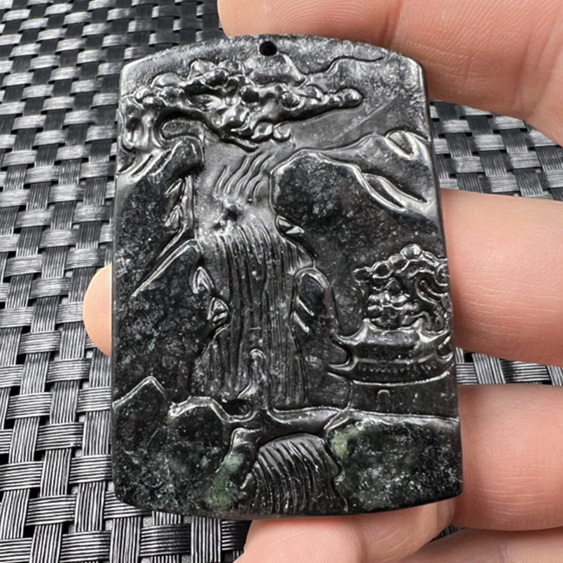 新款 新疆和田墨玉山水挂件 墨绿蛇纹石玉山水吊坠玉牌子玉石挂件
