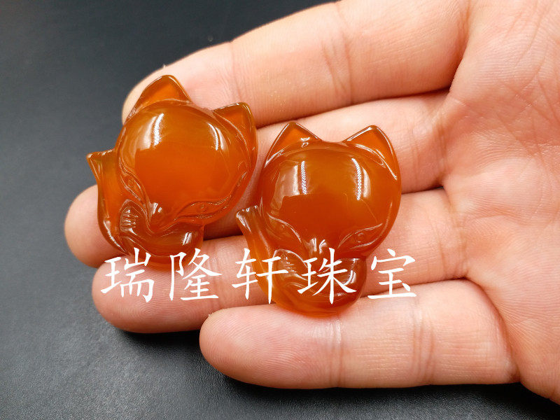 厂家直销 天然玉石a货冰种红玛瑙狐狸挂件 玛瑙大头狐狸吊坠玉坠