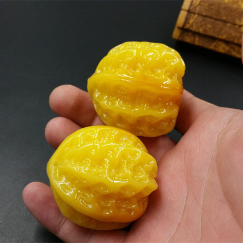 高档精美荧光浮盐水蜜蜡核桃手把件鸡油黄老蜜蜡核桃手玩件 - 封面