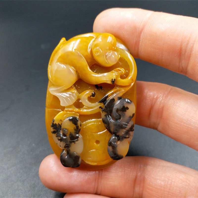 新款精美 天然玉石a货黄龙玉猴子挂件俏色黄龙玉生肖猴吊坠