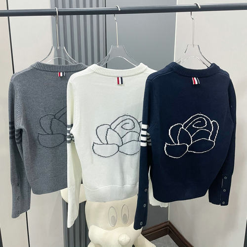 9525镂空花朵小开衫