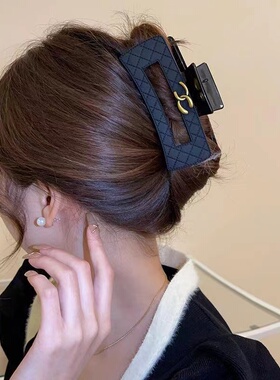 高级感小香风黑色皮革抓夹大号发夹女后脑勺时尚盘发鲨鱼夹子头饰