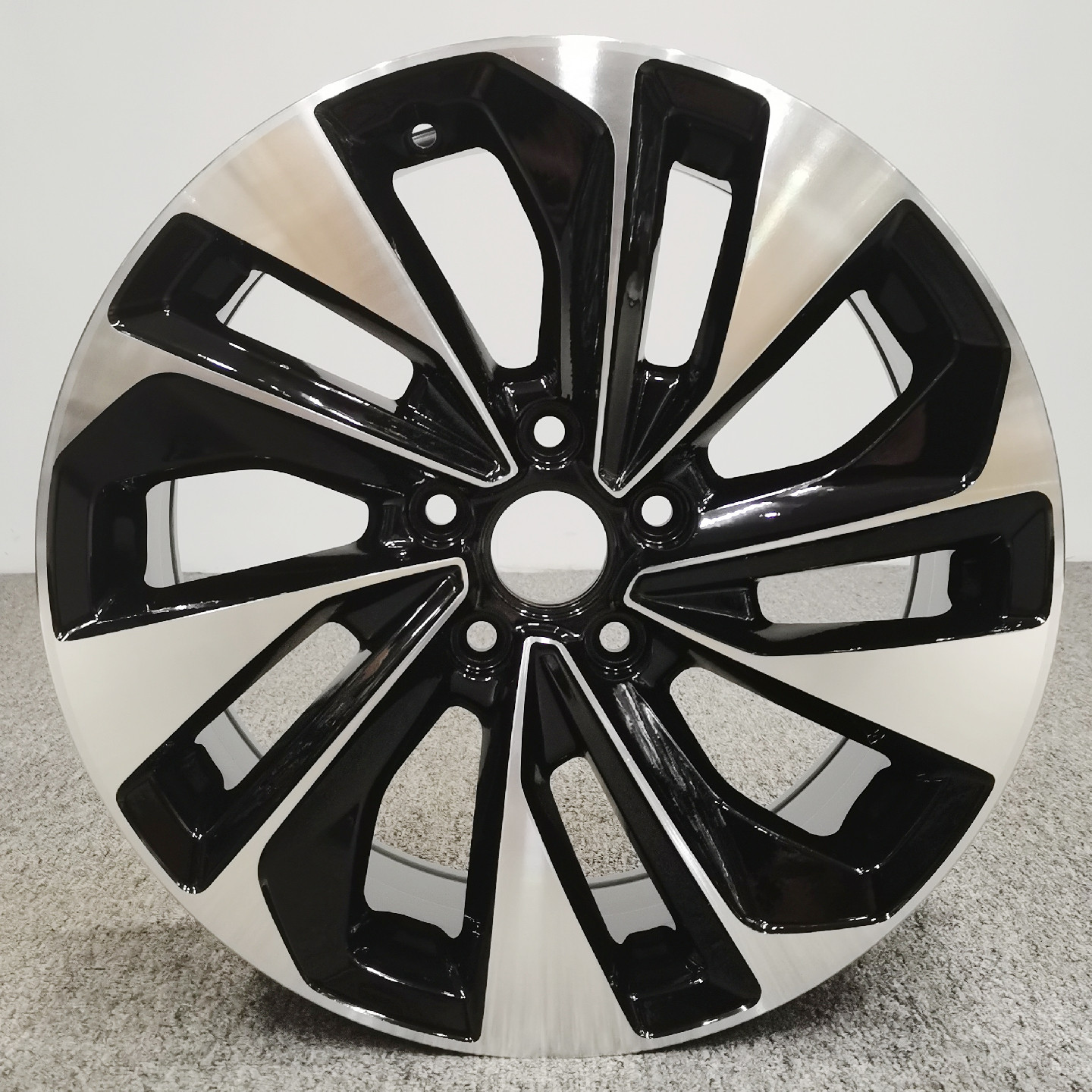 适用于17寸帕萨特轮毂 迈腾凌渡速腾朗逸宝来高尔夫67轮毂X171083