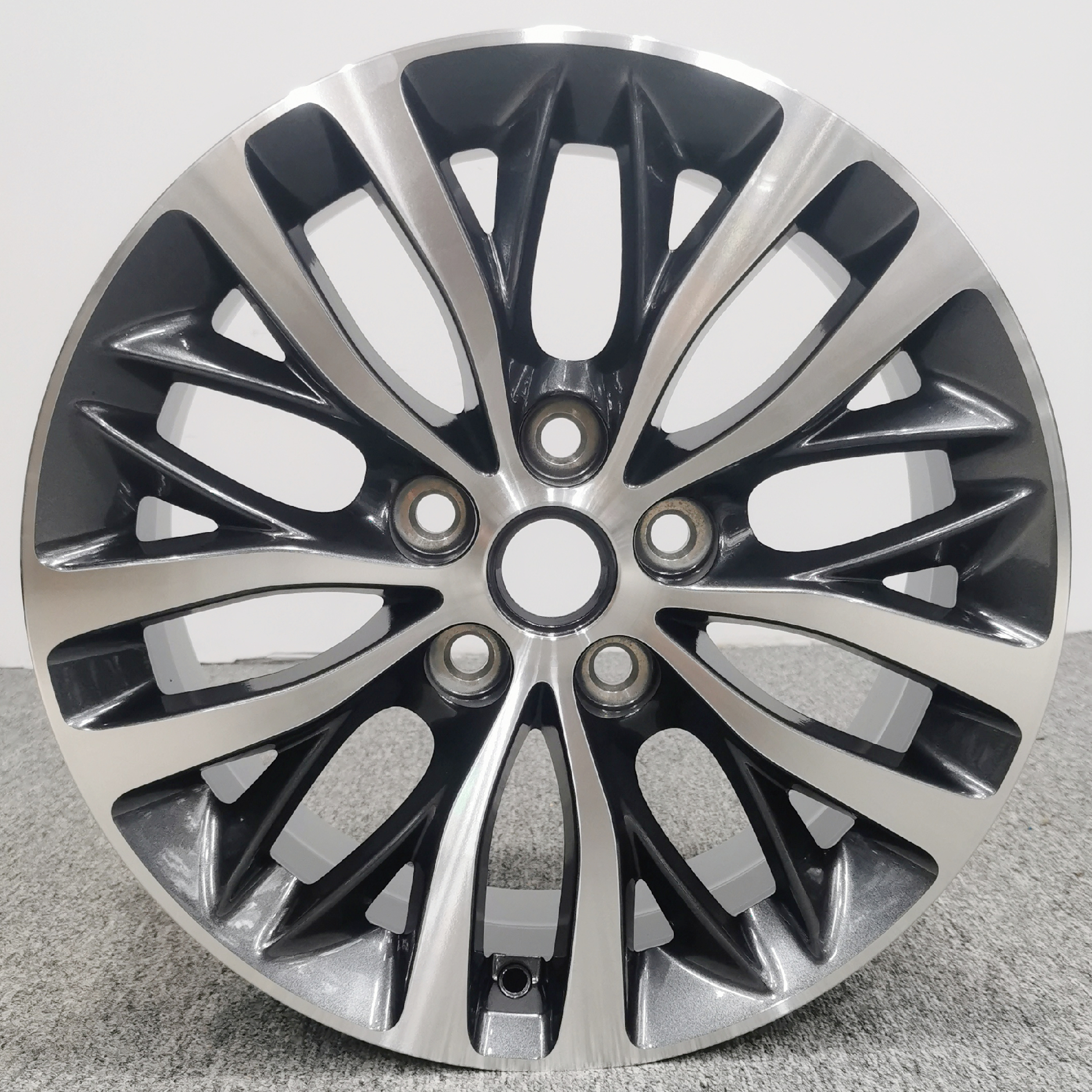 适用于GL8灰亮轮毂包邮送好配件