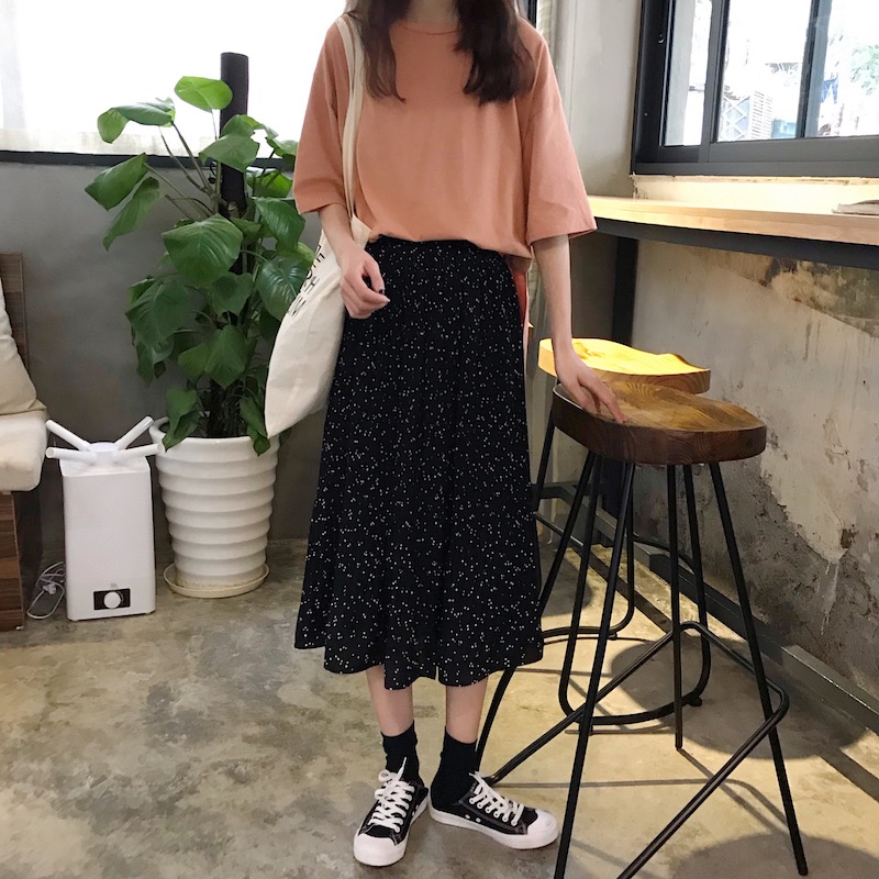 Short-sleeved T-shirt with pleated small fafafa mid-long half-length skirt and loose purely color