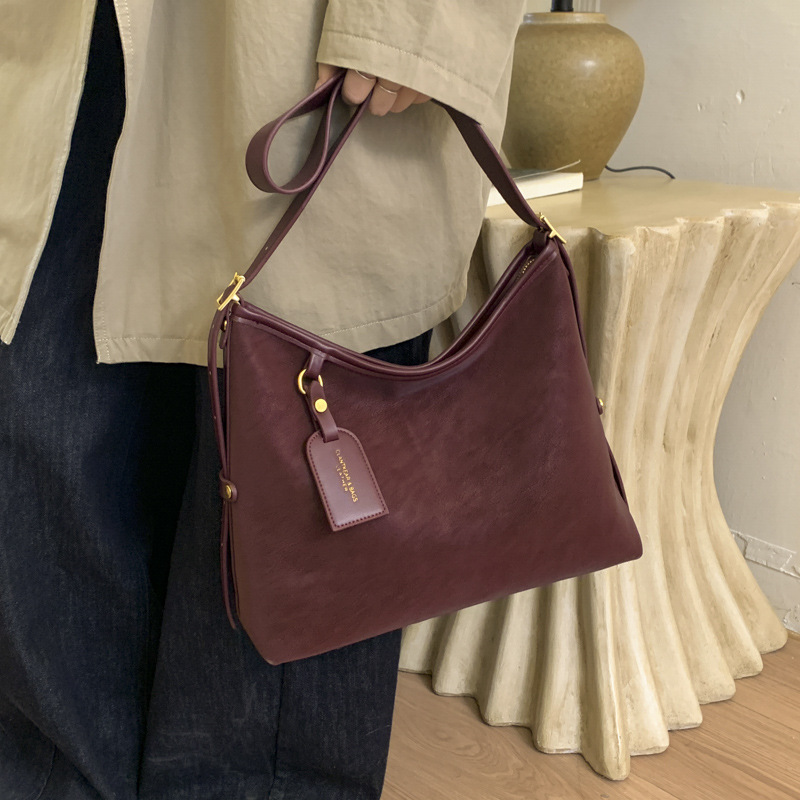 冬季时尚大容量腋下包包女2025新款简约水桶包百搭单肩斜挎通勤包