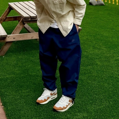 耐克男宽松轻盈透气运动长裤