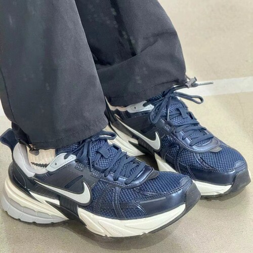 耐克V2KRUN经典复古跑步鞋