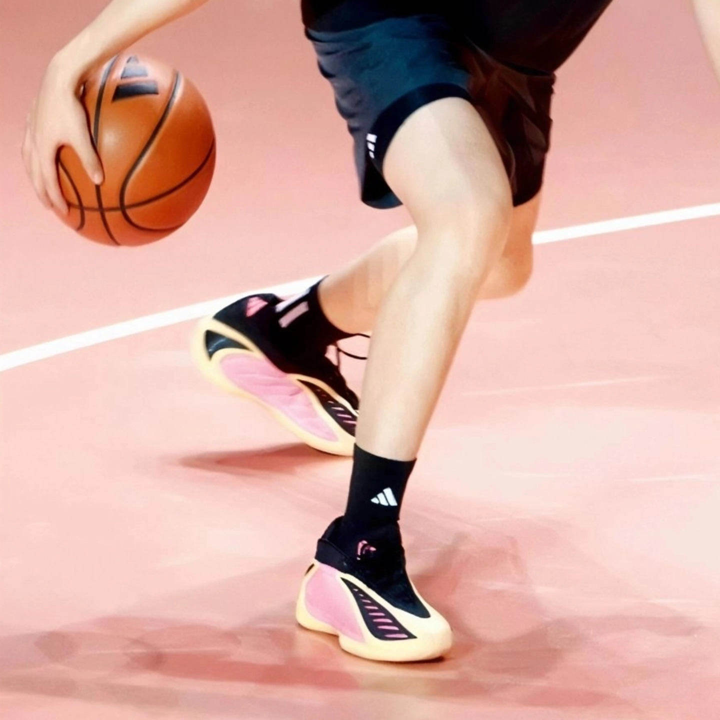 adidas AE2 With Love 舒适耐用 防滑耐磨 低帮 儿童篮球鞋 橙色/
