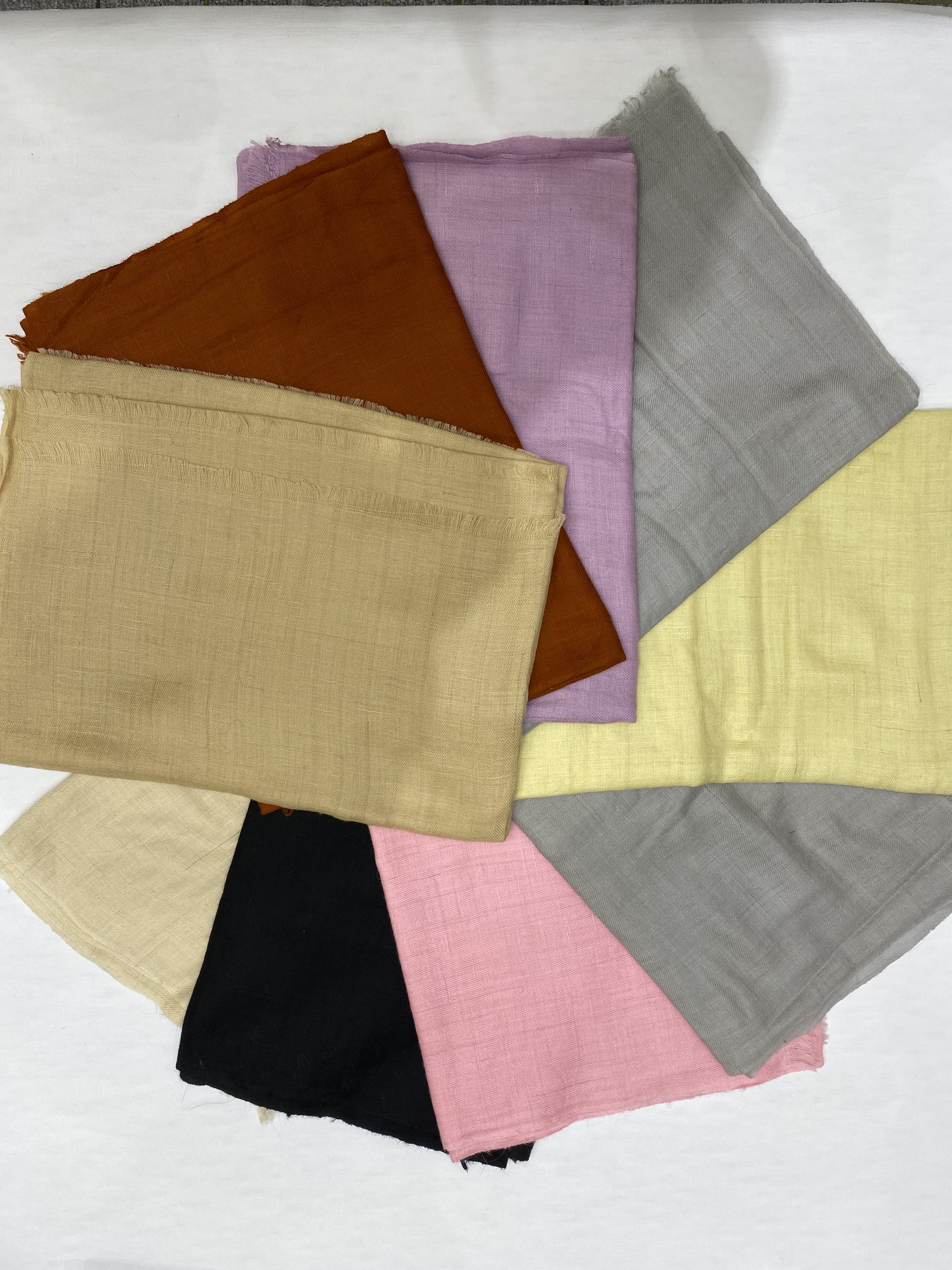 标准尺寸高山羊绒素色披肩围巾