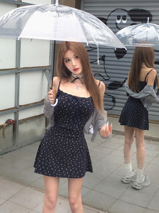 Mejiu蜜九【北海花园】吊带碎花裙夏季法式连衣裙设计感辣妹短裙