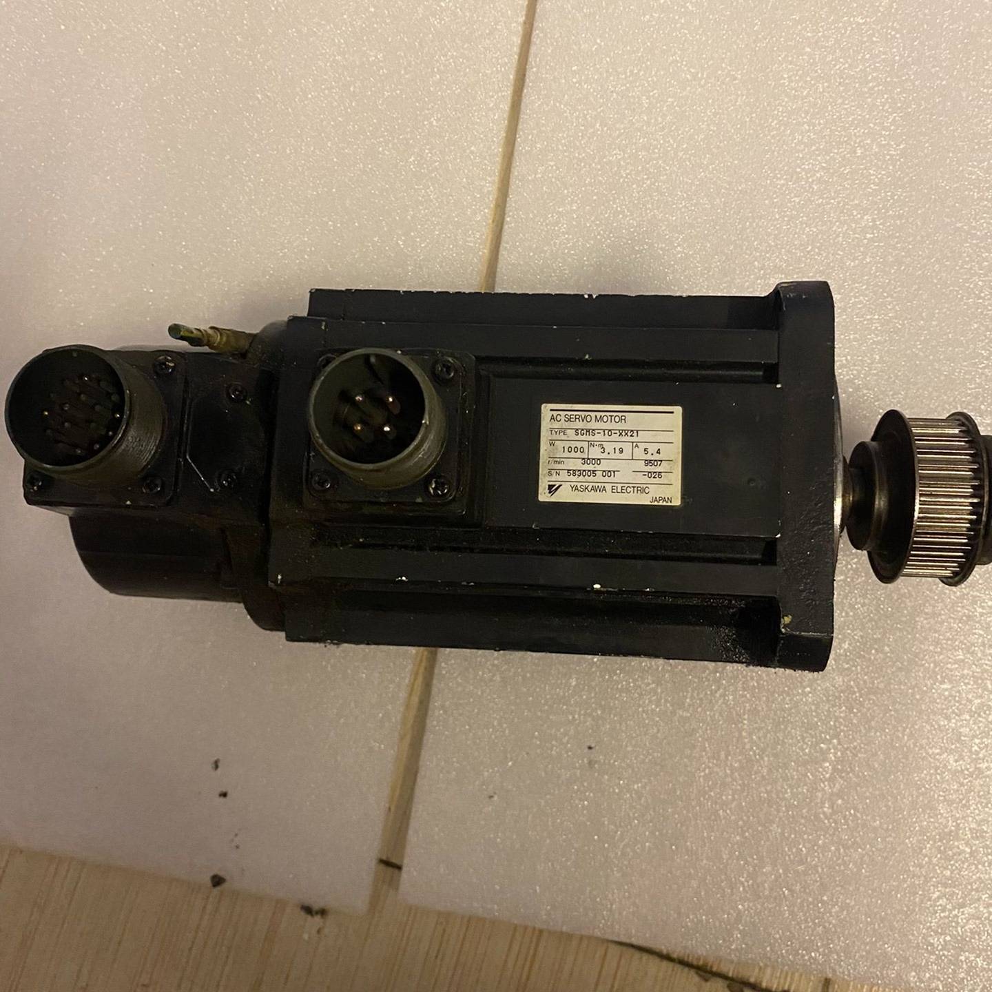 安川1000W伺服电机SGMS-10-XX21议价 维修！！！