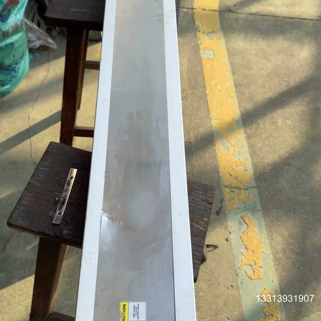 全封闭铝滑台行程900mm，丝杆2020，总长1330mm。议价也可维修