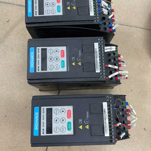 汇川变频器2.2kw，MD200S2.2，220v，成色如图议价也可维修