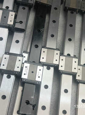 直线导轨THK RSR12WM，滑块安装孔距是28*15议价也可维修